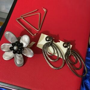 Elegant Silver and Black Flower Stretch Ring & Earrings (Set of 3) $6